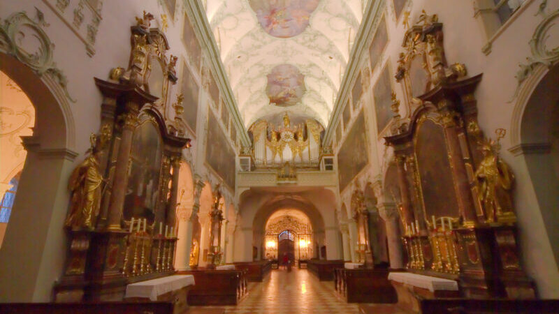Stift St Peter Salzburg Mittelschiff vom Altar 01