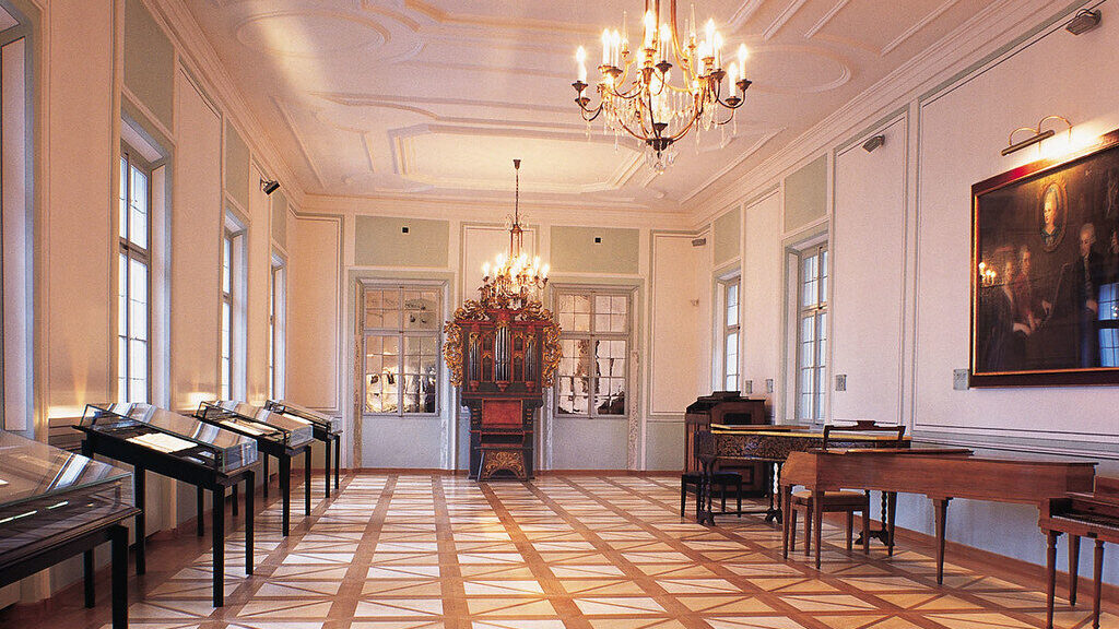 Tanzmeistersaal in Mozarts Wohnhaus - Dancing Master'ss Hall in Mozart's Birthplace