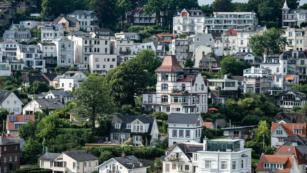 Photo by Julia Taubitz Many houses on a green, hilly landscape