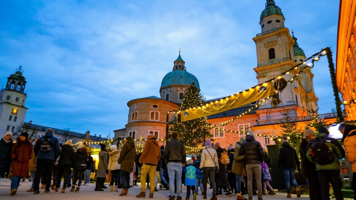Photo by Scorn Pion Christmas market with people and festive lights